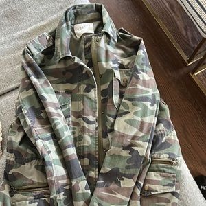 Velvet by Graham & Spencer camo jacket size small